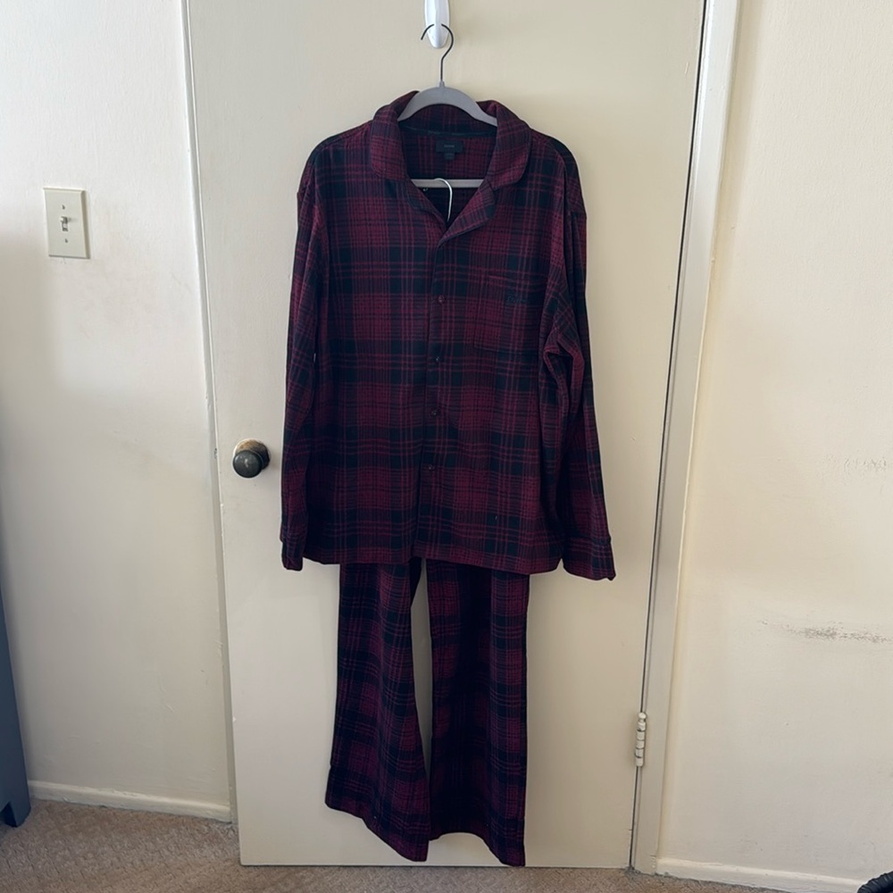 Skims red flannel matching pajama set!
